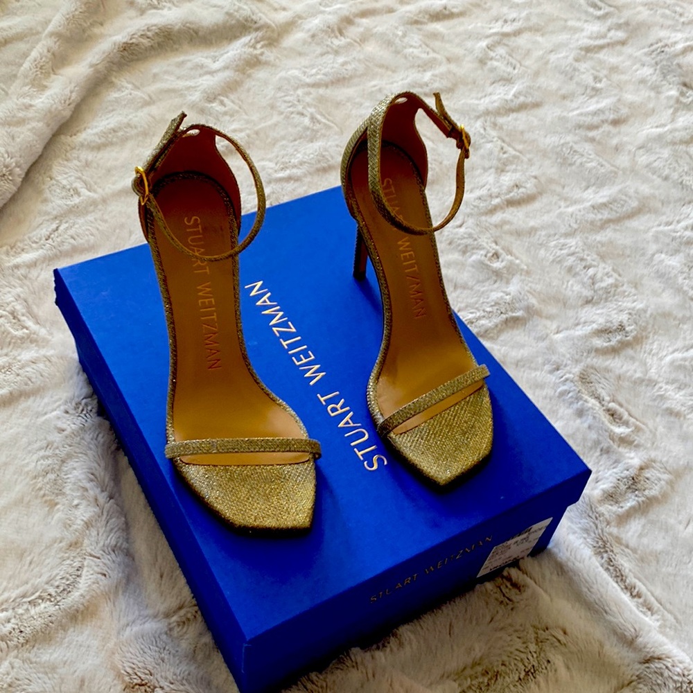 Stuart Weitzman Nudistcurve 100 Sandal in Platino - Picture 8 of 8